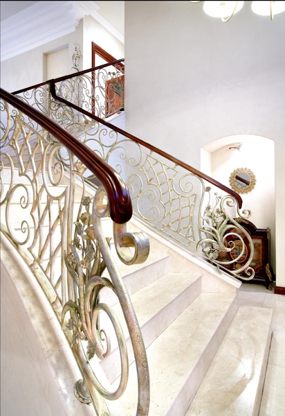 STUDIO STOCKHAMMER 011 660 4577/8. This wrought iron staircase was manufactured and installed by Studio Stockhammer. With 43 years of experience, the company is renowned for designing and manufacturing exclusive wrought iron artefacts with a unique and artistic flair.  The design and manufacturing team from Studio Stockhammer prides itself on its ability to cater for all clients’ artistic wrought iron requirements. Even though the company’s work is often copied by others, it is never mastered in the unique way Studio Stockhammer completes its work. Studio Stockhammer’s motto is “creating antiques for tomorrow”, and true testimony to this is the company’s range of balustrades, gates, chandeliers and furniture.