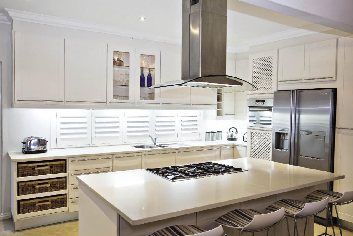 Sembel-It (011 887 7010)expertly supplied and installed this modern kitchen cabinetry and built-in cupboards, providing the owners with a multitude of storage solutions. Sembel-It is recognised as one of the largest manufacturers of fully fitted melamine kitchens in Africa and has an extensive product range to suit anyone’s needs. The company also offers state of the art materials which afford the product its aesthetics and functionality whilst offering value for money and peace of mind to all customers.