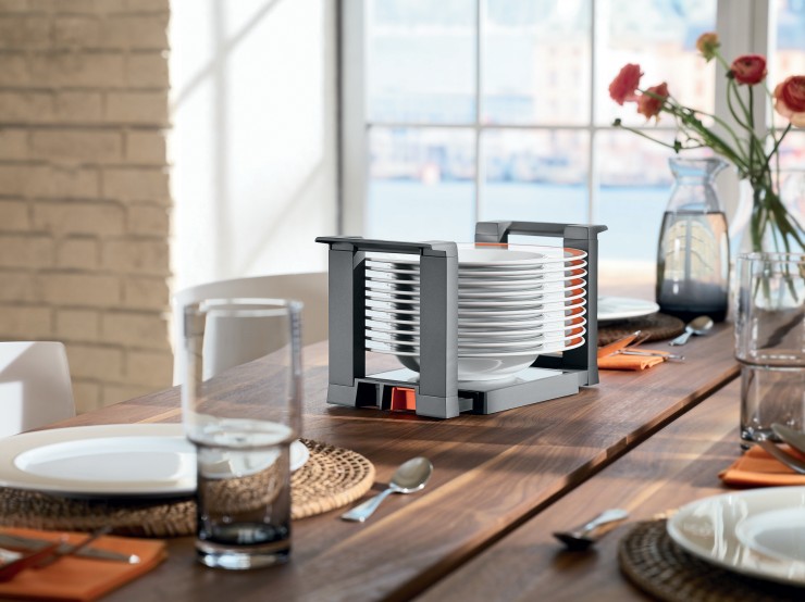 The Blum Plate Holder