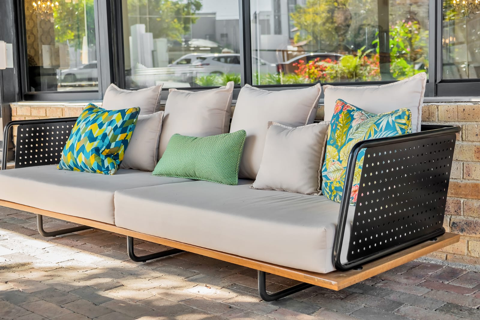 How to mix modern and traditional furniture styles